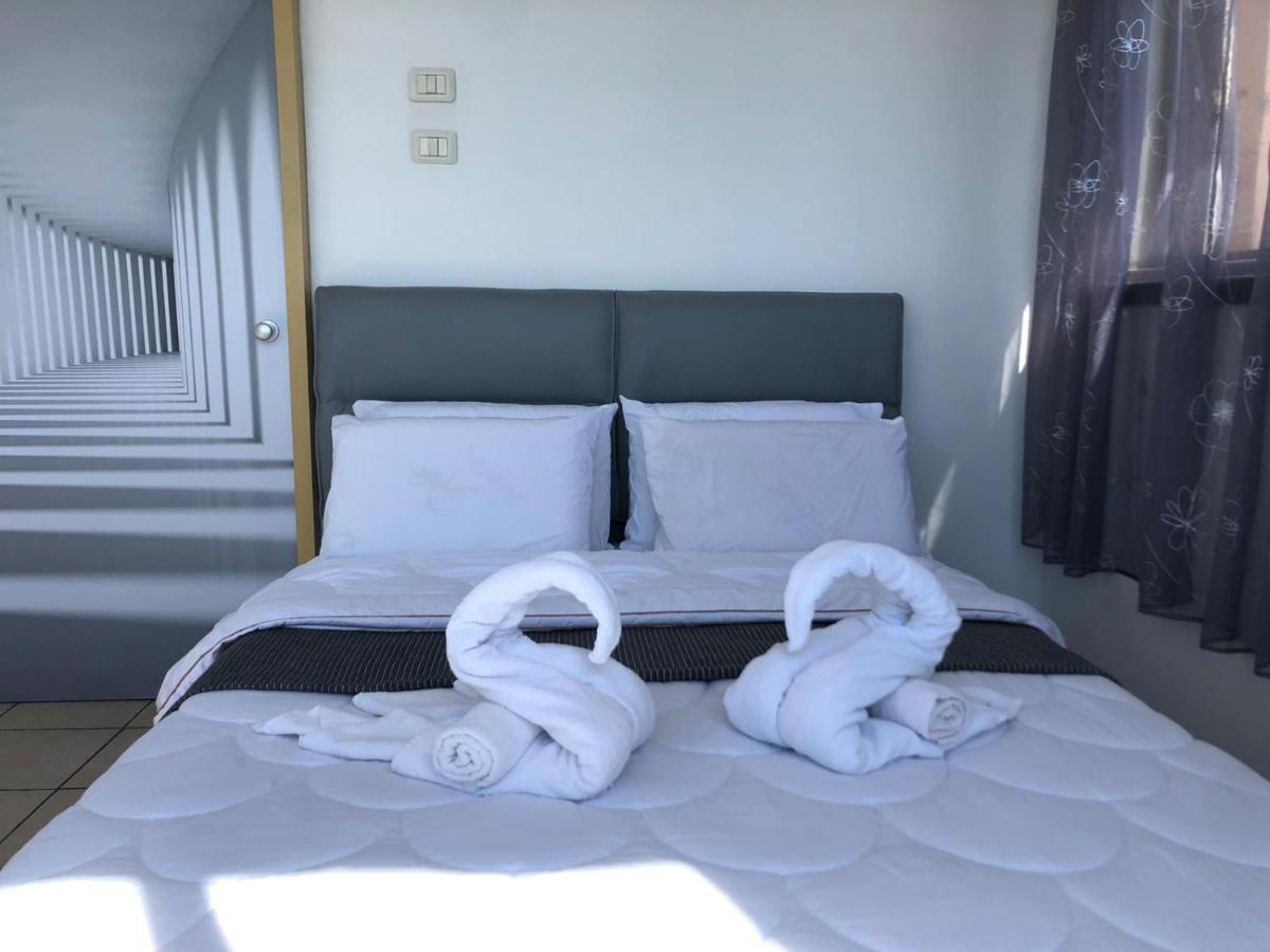 Sea Line Hotel From R&A Group Bat Yam Esterno foto