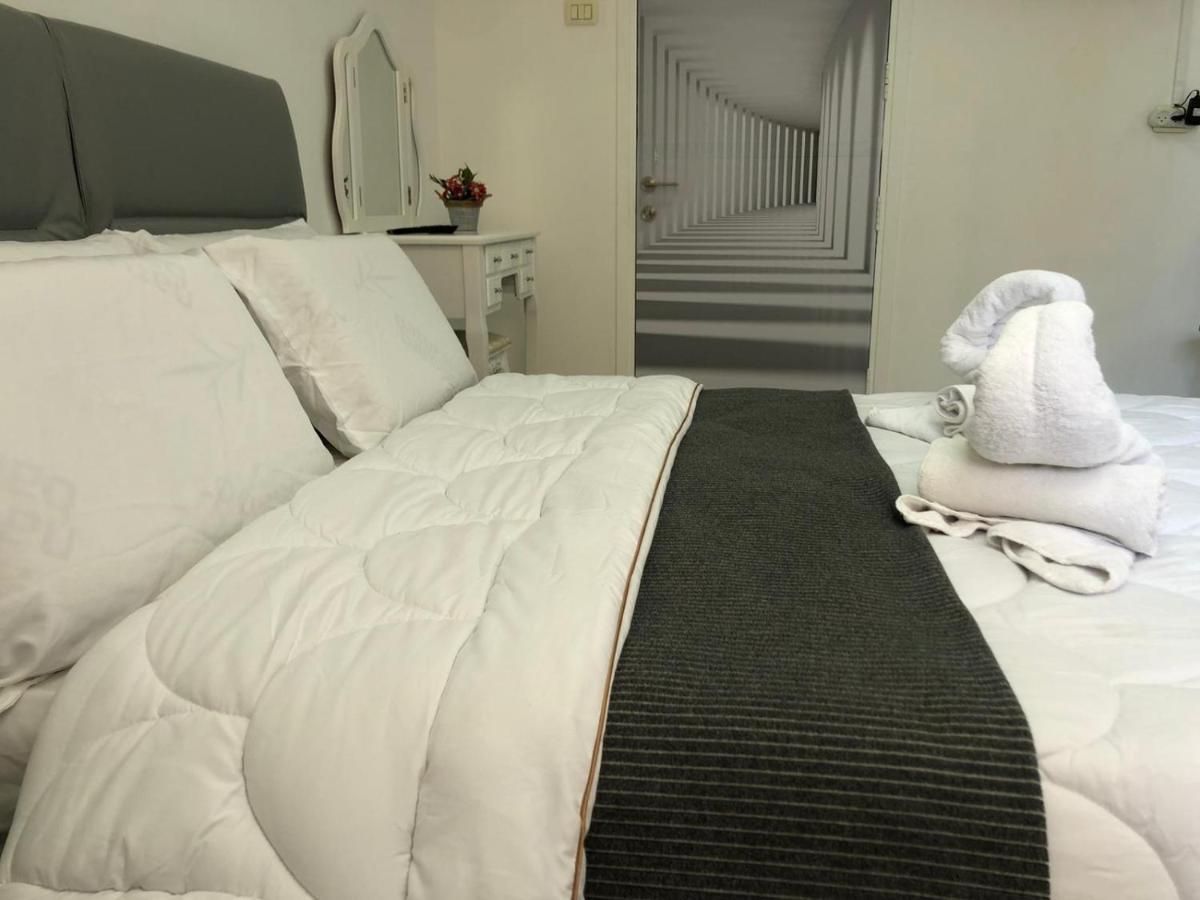 Sea Line Hotel From R&A Group Bat Yam Esterno foto